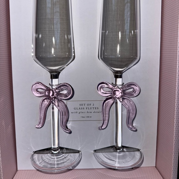 NWT - Cupcakes and Cashmere Bow Glass Flutes - Picture 2 of 5